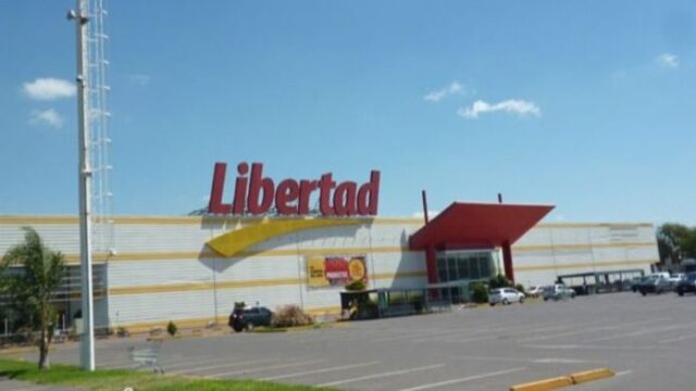 1680307386582-696x392 La Anónima y Grupo Libertad anuncian un acuerdo por la adquisición de doce hipermercados Libertad