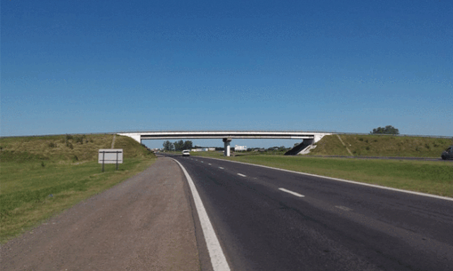 autopista-grande-696x418 Instalarán un sistema de pesaje dinámico para camiones en la autopista Rosario–Santa Fe